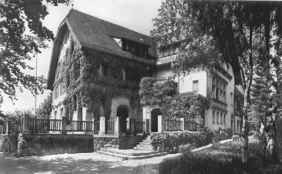 Datei:Bräute-Schule in Tübingen.jpg