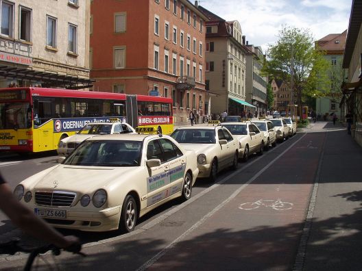 Datei:Taxis in Tübingen.jpg