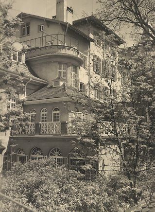 Datei:Tübinger Stadtrand-Villa.jpg