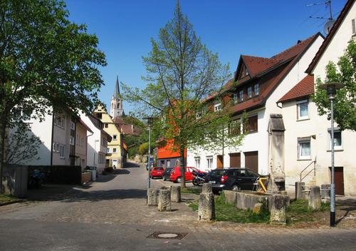 Datei:Dorfstraße in Tübingen-Lustnau.jpg