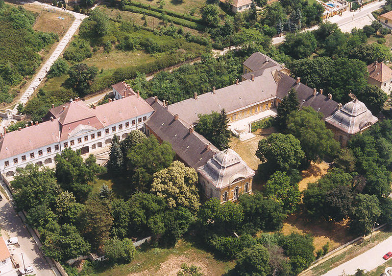 Datei:Podmaniczky-Schloss in Aszód.jpg