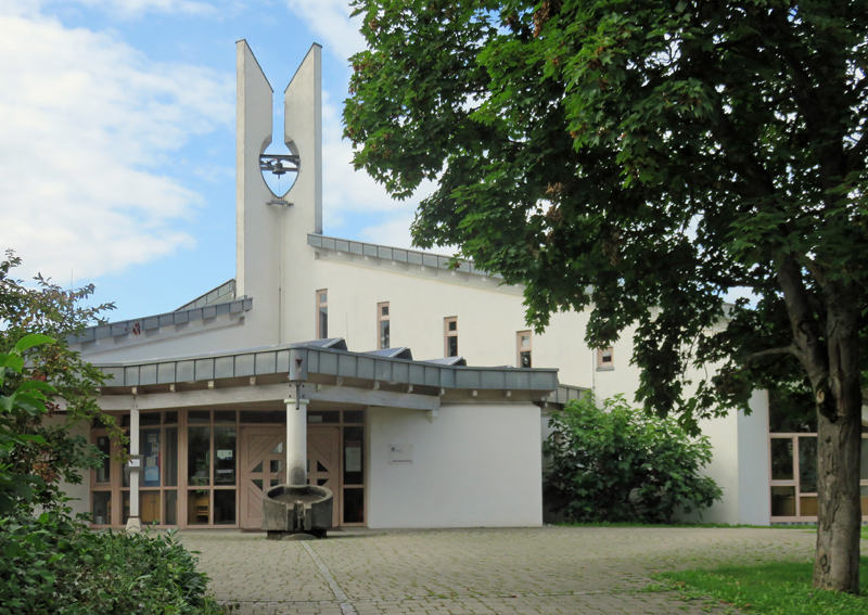 Datei:Beim Herbstenhof 19, A.-Schweitzer-Kirche, 3.jpg