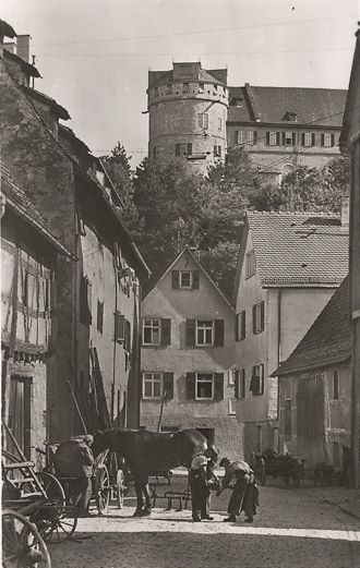Datei:Schmied in der Tübinger Salzstadelgasse (Gebr. Metz).jpg