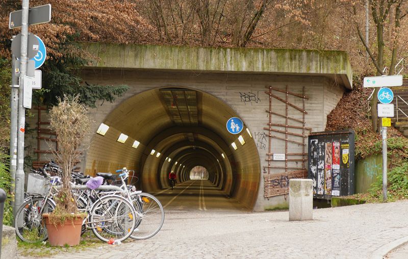Datei:TuebingenSchlossbergtunnel.jpg