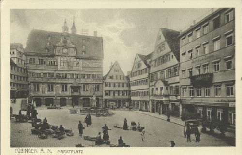 Datei:Marktplatz am Markttag auf alter Postkarte.jpg