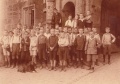 Schulklasse am Tübinger Schlossportal