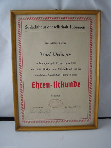 Datei:Ehrenurkunde der Schlachthaus-Gesellschaft Tübingen an den Metzgermeister Karl Oetinger.JPG