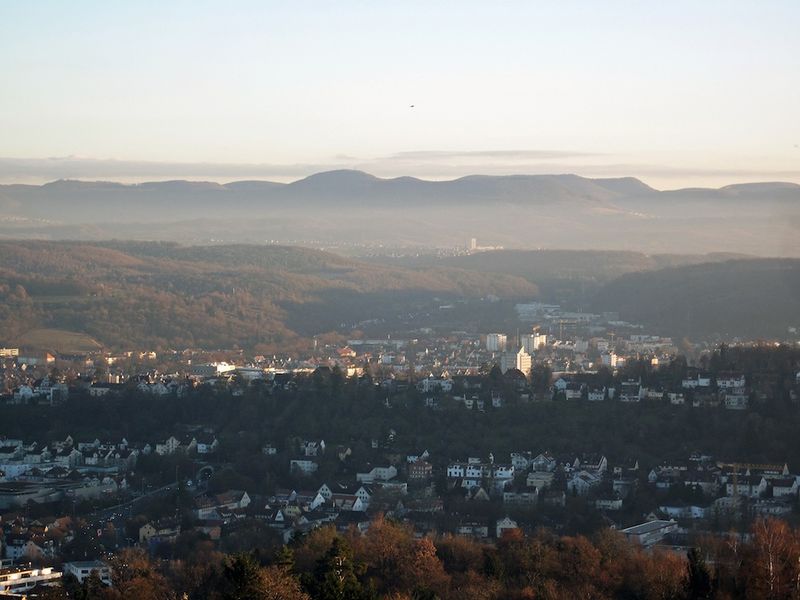 Datei:Blick vom Steinenbergturm über Schlossberg nach Derengingen.jpg