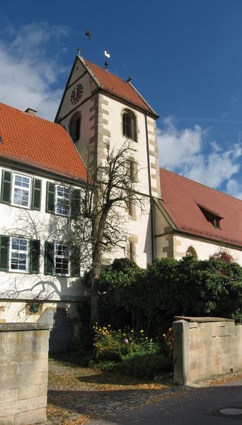 Datei:Weilheim Kirche und Pfarrhaus.jpg