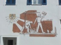 Fassadenbild mit Sonnenuhr im Schleifmühleweg (H. Römpp)