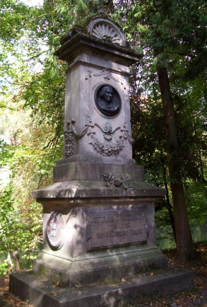 Datei:Wildermuth-Denkmal a.JPG