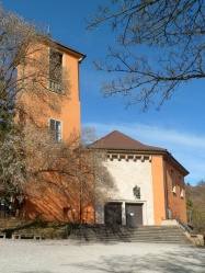 Nachkriegsmoderne 1950er Jahre: Die ev. Martinskirche wurde 1955 eingeweiht und stammt von Architekt Ulrich Reinhardt.