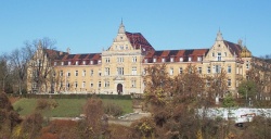 Neorenaissance: Der schlossartige Bau der Universitäts-Nervenklinik liegt nördlich der Altstadt und wurde 1891-94 von Albert von Bok erbaut.