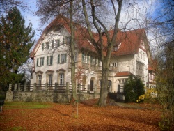 Landhaus-Stil: Verbindung Normannia (1905). Die Landhaus-Idee war in den ersten Jahrzehnten des 20. Jahrhunderts sehr beliebt.