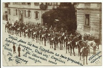 Stadtgarde zu Pferd in Tübinger Uhlandstraße.jpg