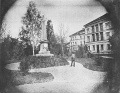 Altes Silcher-Denkmal hinter der Neuen Aula (1874)