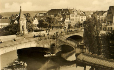 Ehemaliges Eberhardsdenkmal auf der Brücke mit dem 1942 eingeschmolzenen Standbild, um 1930