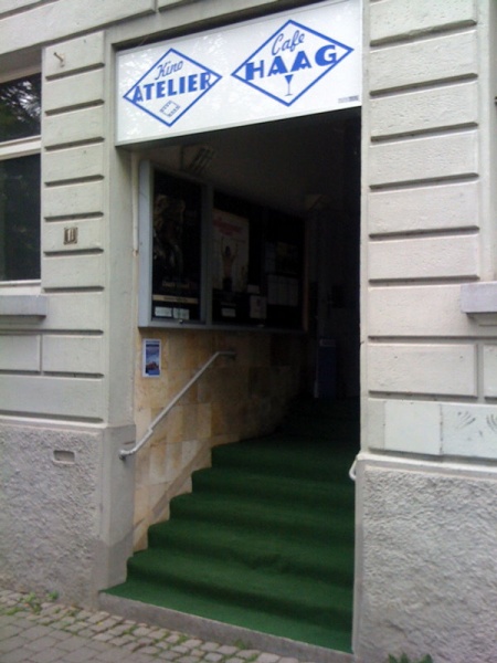 Datei:Kino-Atelier Cafe-Haag Eingang.jpg