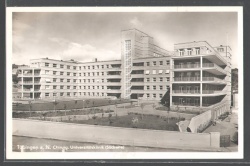 Bauhaus-Stil: die alte Chirurgische Klinik wurde 1931-35 als Backsteingebäude im Bauhaus-Stil erbaut.