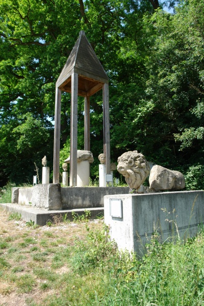 Römisches Grabmal bei Kirchentellinsfurt.JPG