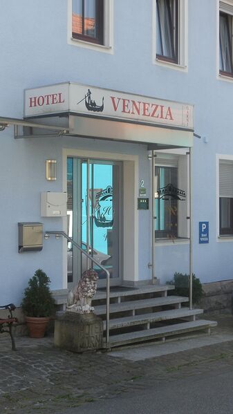 Datei:Hotel Venezia Eingang.jpg