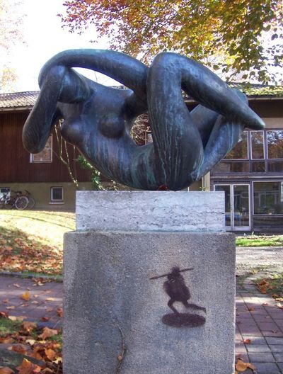 Skulptur Clubhausgarten 100 3071.JPG