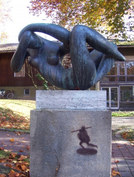 Datei:Skulptur Clubhausgarten 100 3071.JPG