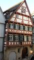 Haaggasse 4 (Ratskeller). Im 1. Stock das bislang älteste Fachwerk an einem Haus in Tübingen (dendrochronologisch datiert).