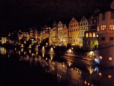 Neckarfront mit Stadtbeleuchtung.jpg
