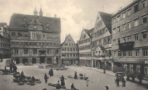 Datei:Tübinger Marktplatz mit Marktständen, Hotel Lamm und Kutsche.jpg