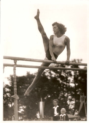 Irma Walther-Dumbsky vom TSV 1846 Nürnberg beim Mehrkampf Tübingen 1950.jpg