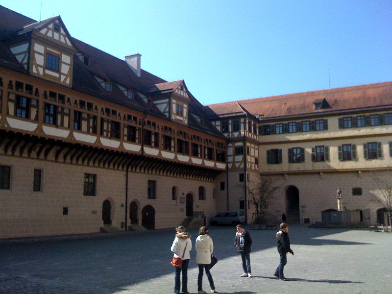 Datei:Schloss innenhof.jpg