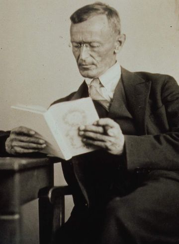 Datei:Hermann Hesse 1927 Photo Gret Widmann.jpg