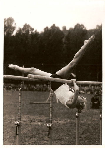 Datei:Marianne Eisenberg aus Kassel bei den Mehrkampfmeisterschaften in Tübingen 1950.jpg