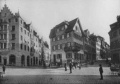 Ansicht des Deutschen Hauses (links am Bildrand) von 1902 mit dem heute fehlenden Spitzdach auf der rechten Ecke der Giebelseite