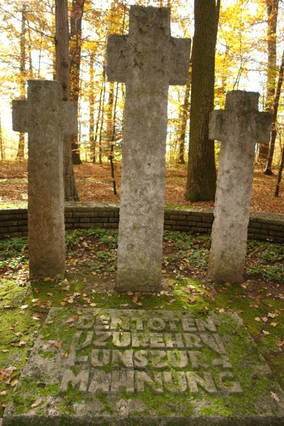Datei:Bergfriedhof Inschrift von Ugge Bärtle.jpg