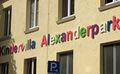 Schrift an der Gebäudeaußenwand zur Alexanderstraße(2019)