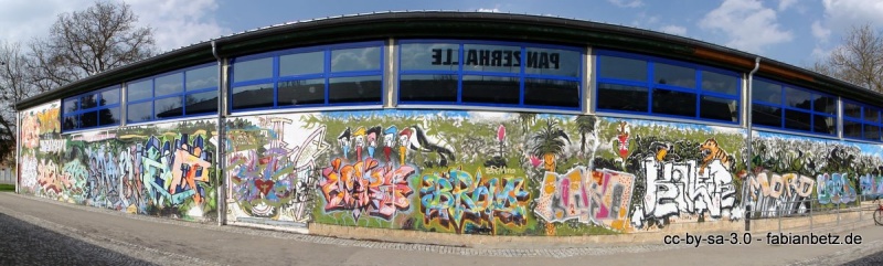 Datei:Panzerhalle grafitti ballsporthalle.jpg