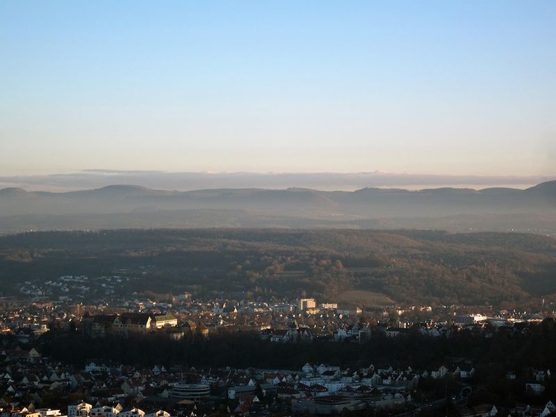 Datei:Blick vom Steinenbergturm über Schlossberg nach Derengingen und Rammert.jpg