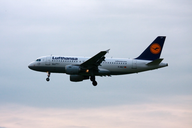 Datei:Lufthansa Tübingen A319 LH D-AILP.jpg