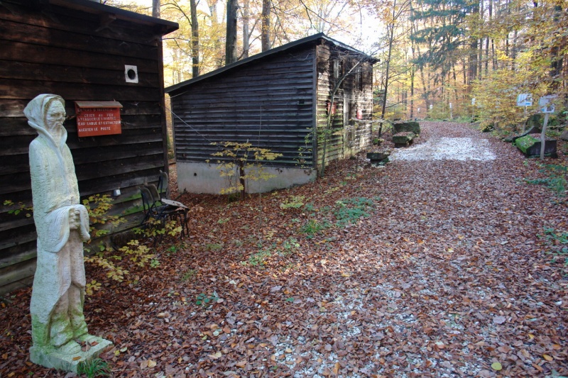 Datei:Natursteinpark Schindau Hütte.JPG