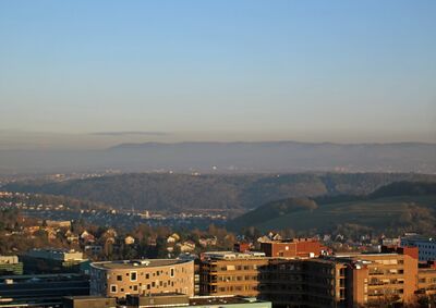 Blick vom Steinenbergturm zu Kliniken und Österberg 7.jpg