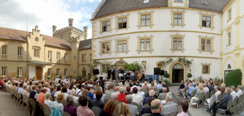 Datei:Schloss Weitenburg Konzert.jpg