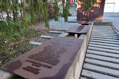 Gartenstr Denkmal Synagogenplatz-Namenstafeln.JPG