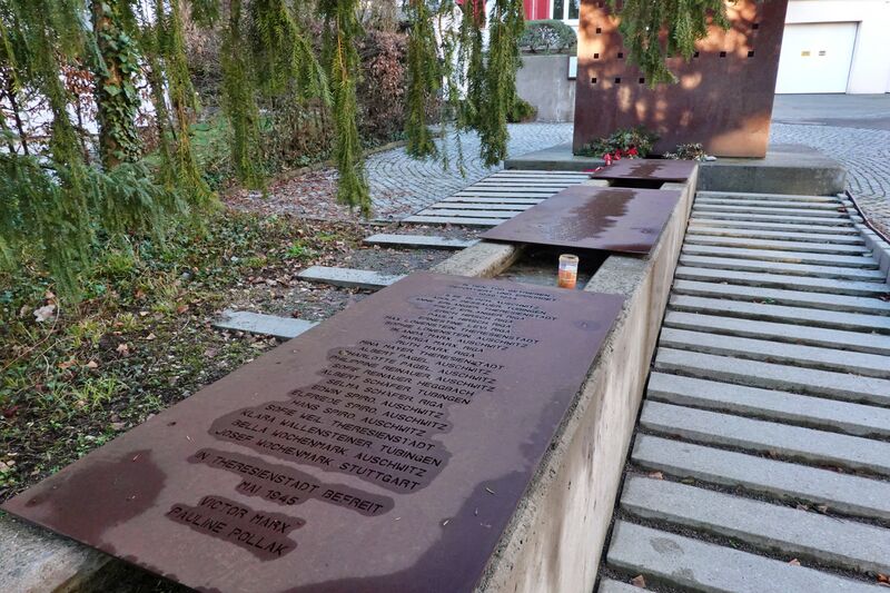 Datei:Gartenstr Denkmal Synagogenplatz-Namenstafeln.JPG