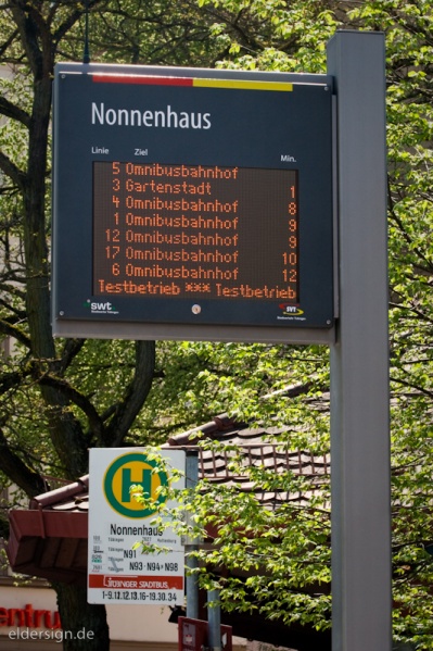 Datei:Dynamische Fahrgast Information am Nonnenhaus.jpg