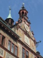 Rathaus-Ziergiebel mit Türmchen