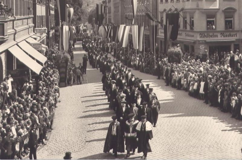 Datei:Tübingen, Hindenburg Platz (heute Lustnauer Tor) Uni-Jubiläum 1927.jpg