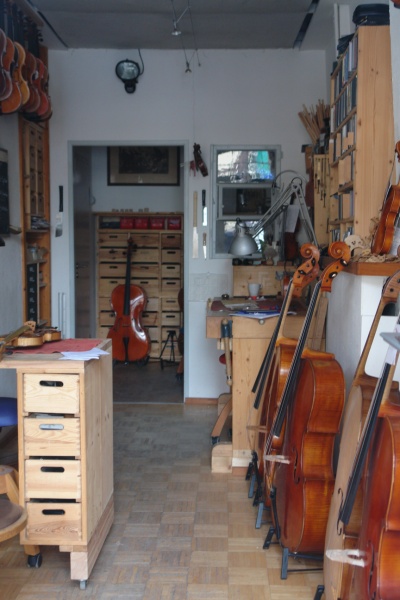 Datei:Geigenbau Schubert Laden.JPG