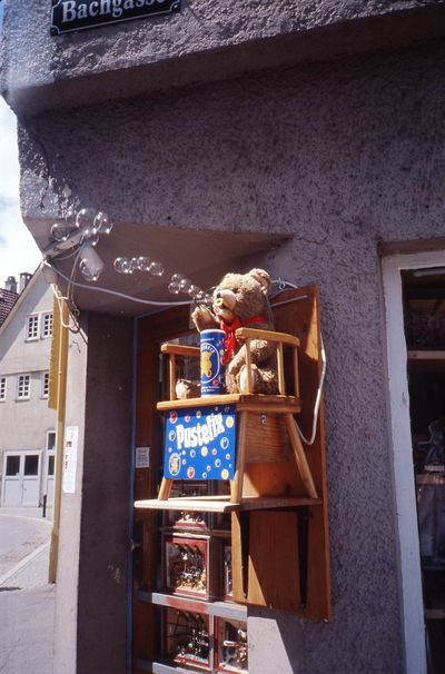 Pustefix-Bär in der Tübinger Bachgasse.jpg